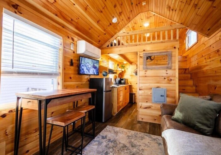 Others 4, Couples Refuge by Ghosal Luxury Lodging, Sevier