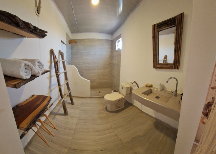 Bathroom 3, Aiwa Hotel, Manaure