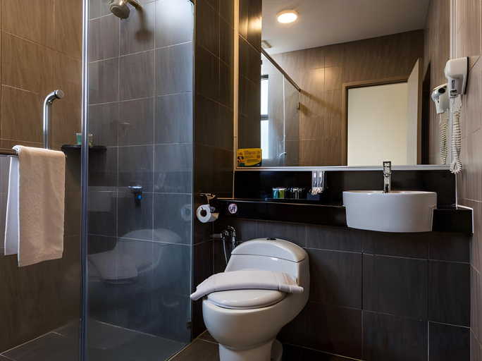 Bathroom 10