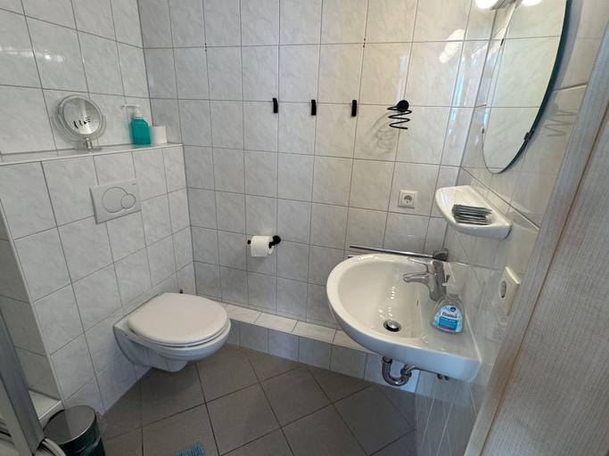 Bathroom 5, Vegas Hotel, Bonn