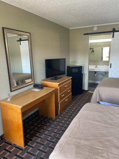 Others 4, Bravo Inn, Washington