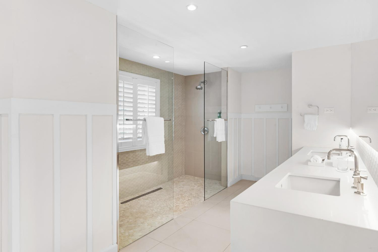 Bathroom 4, Couples Sans Souci 