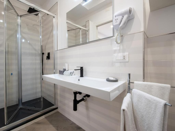 Bathroom 4, Cioffi Sorrento Rooms, Napoli