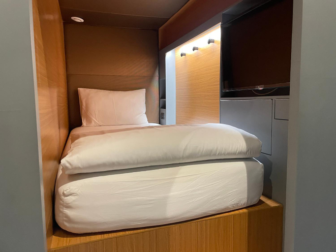 Bedroom 4, Tiang Capsule, Bang Rak