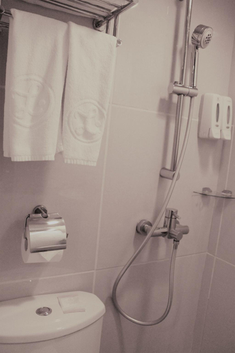 Bathroom 10