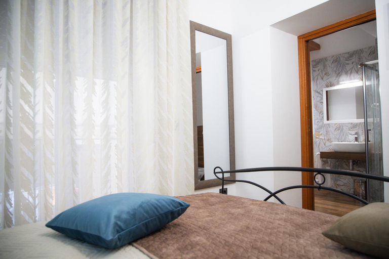 Bedroom 4, Residence El Diez, Napoli