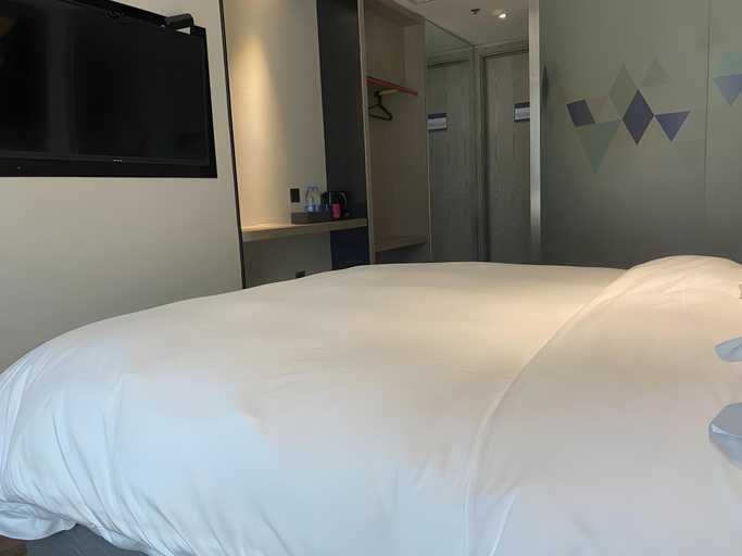 Bedroom, Jinglai Hotel (the Bund East Nanjing Road) , Shanghai