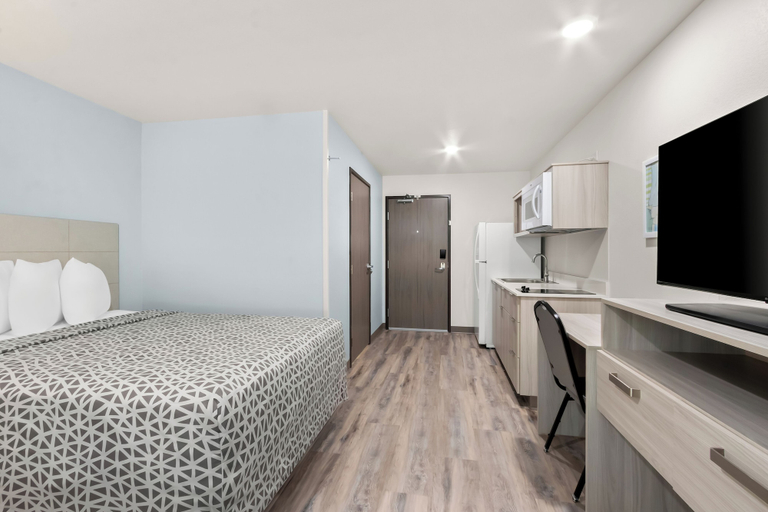 Bedroom 4, WoodSpring Suites Chandler Phoenix Medical Center, Maricopa