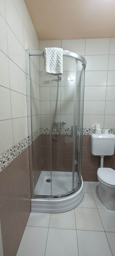 Bathroom 4, Hotel Unicornis, Eger