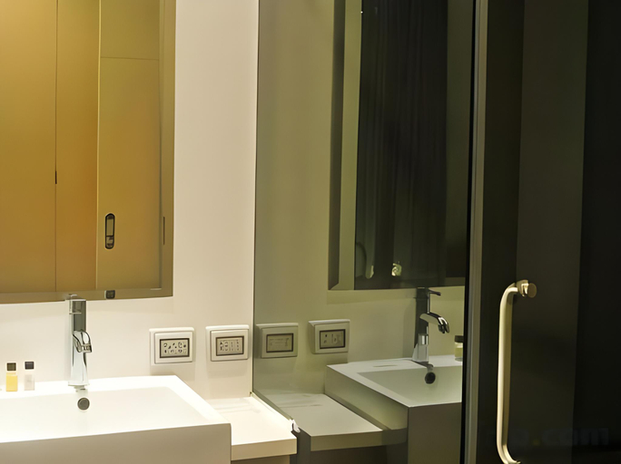 Bathroom 4, Vismaya Hotel Suvarnabhumi, Bang Phli
