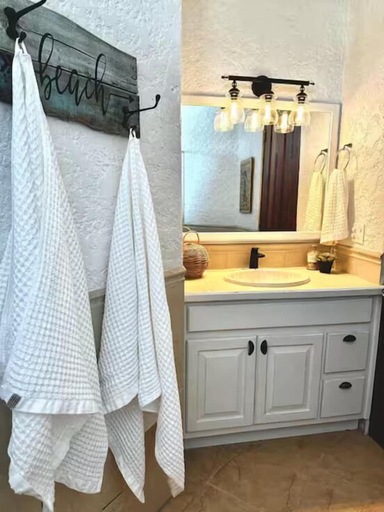 Bathroom 3, Shipwreck Cove