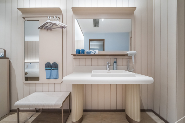 Bathroom 3, HanTing Hotel (Wuhan Railway Station), Wuhan