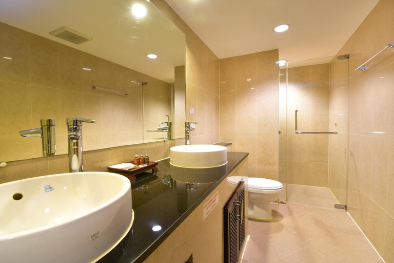 Bathroom 16