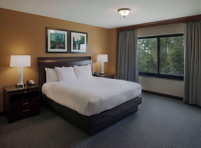 Bedroom 3, DoubleTree Suites by Hilton Bentonville, Benton
