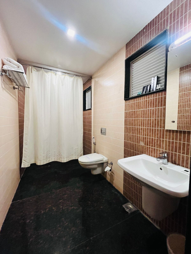 Bathroom 4, PLA RATHNA RESIDENCY, Tiruchirappalli