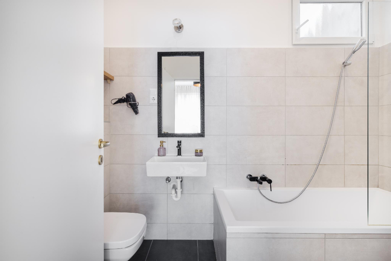 Bathroom 3, Real Apartments Zichy, Budapesti