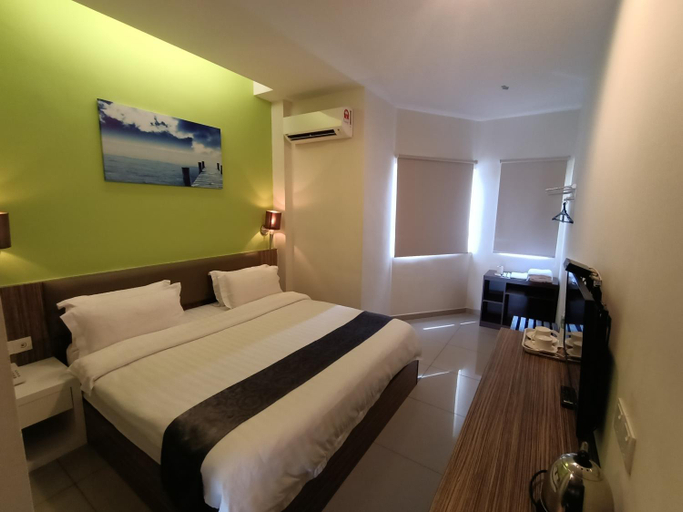 Bedroom 2, OSCAR SUITES HOTEL, Manjung