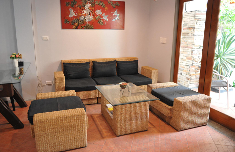 Public Area 2, Drop Inn Bangkok, Khlong Toey