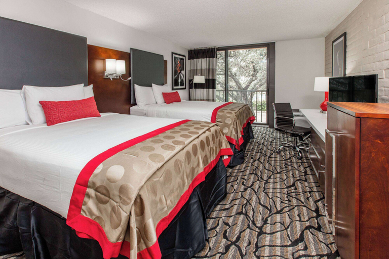 Bedroom 3, Ramada by Wyndham Austin South, Travis