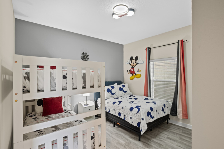 Room 2, Stunning 5 Bd w Pool Close to Disney Champions Gate 1012, Osceola