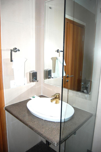 Bathroom 3, Le ROI Raipur, Raipur
