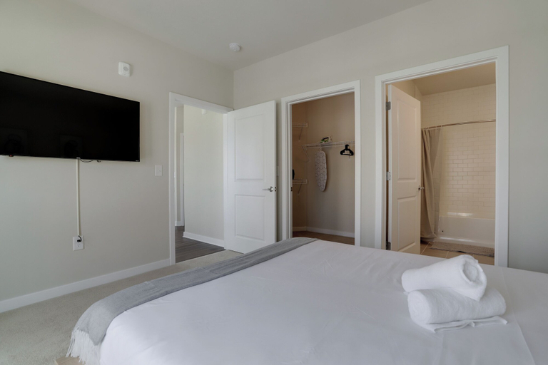 Bedroom 3, Huntington Apartments near Fort Hunt - We Host, Fairfax