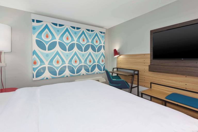 Bedroom 4, Tru By Hilton Comstock Park Grand Rapids, Kent