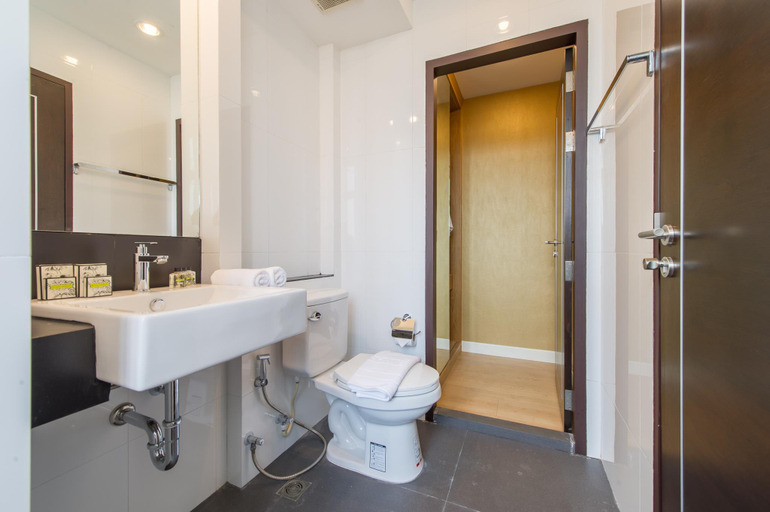 Bathroom 4, Zenniq, Thon Buri