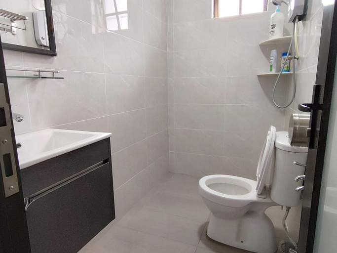 Bathroom, SS Ipoh Comfort Homestay - For Families and Groups, Kinta