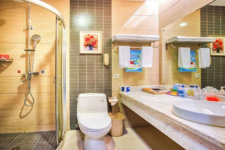 Bathroom 4, Hua Xi Hotel, Wenshan Zhuang and Miao