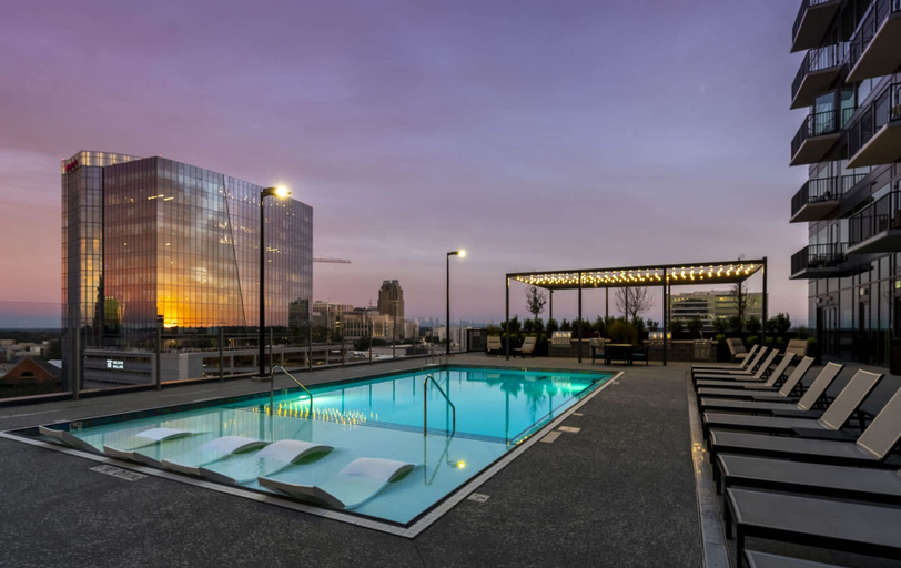 Room 4, High-rise Apt Raleigh Free Parking Sunset View 2, Wake