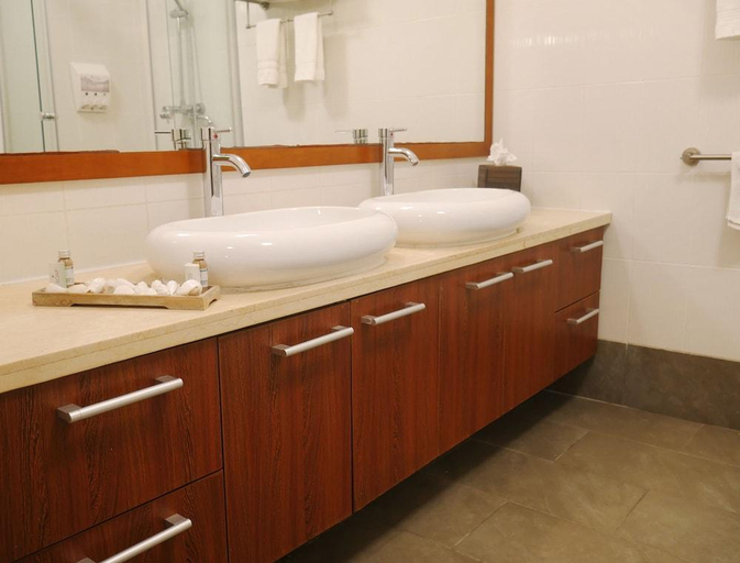 Bathroom 4, Jacana Amazon Wellness Resort, Lelydorp