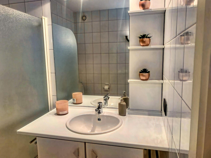 Bathroom 3, Apartment near Port with Scenic Views, West-Vlaanderen