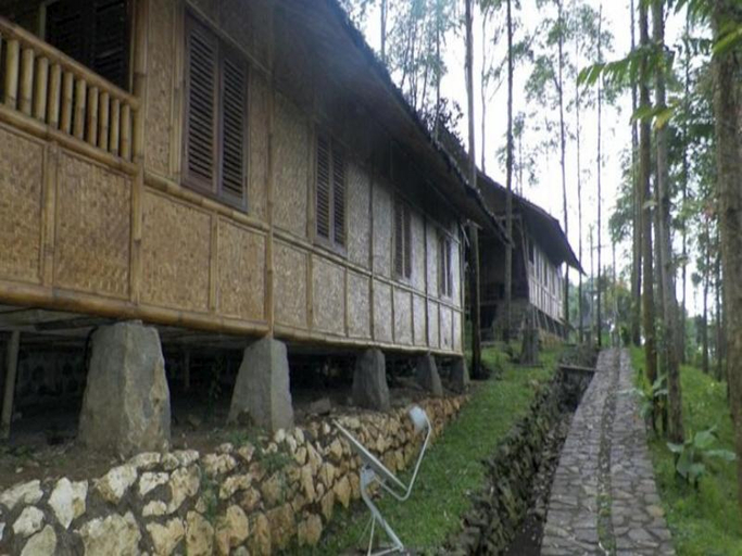 Exterior & Views 1, Villa Kampung Karuhun Sutan Raja, Bandung