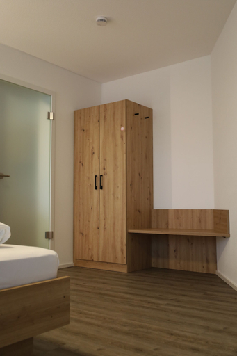 Bedroom 3, MEIN MOTEL - Self Check-in -, Rottweil