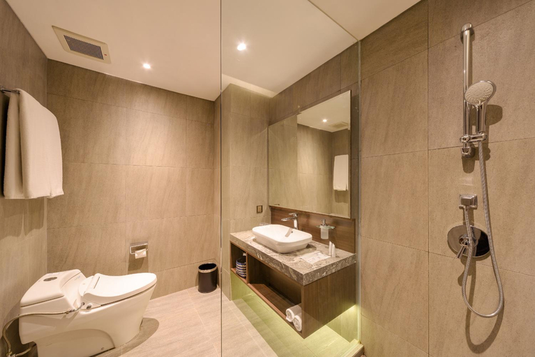 Bathroom 14