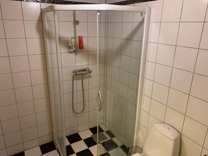 Bathroom 3, 8 Person Holiday Home in Urangsvag, Bømlo