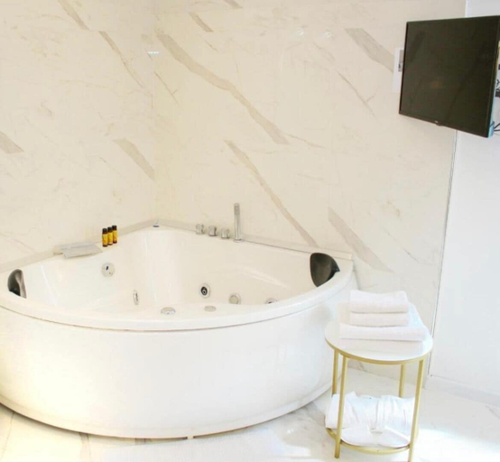 Bathroom 2, Lumiere Luxe Suites, Belgrade