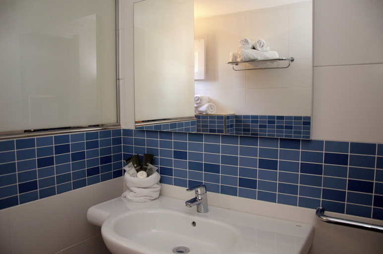 Bathroom 3, Ona Aucanada Club, Baleares