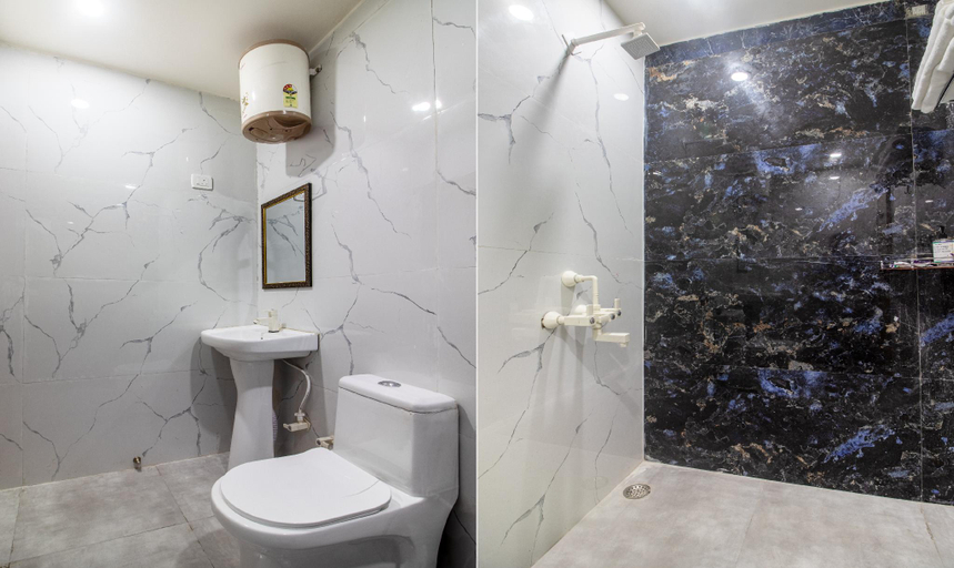 Bathroom, Itsy Hotels Krishna Residency, Govardhan Chauraha, Mathura