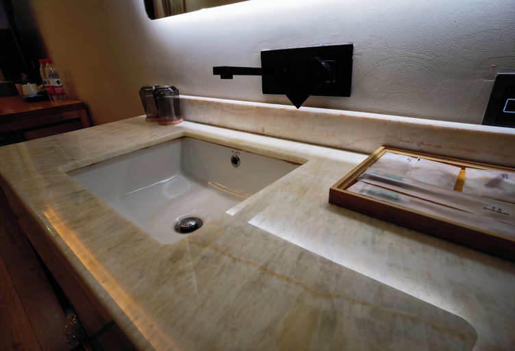 Bathroom 4, Wake UP IN SNOW MOUNTAIN, Dêqên Tibetan