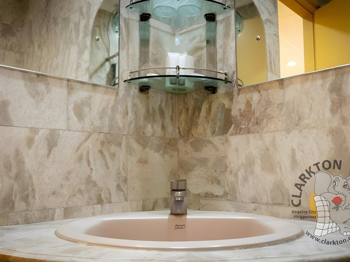 Bathroom 4, Clarkton Hotel, Mabalacat