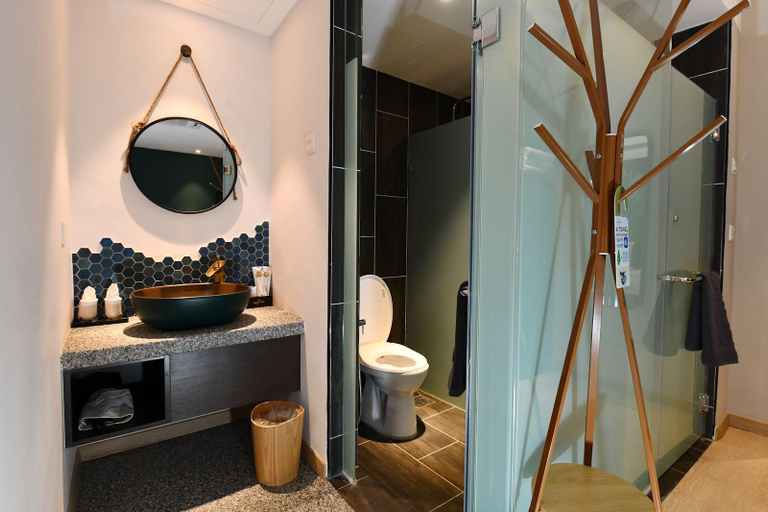 Bathroom 4