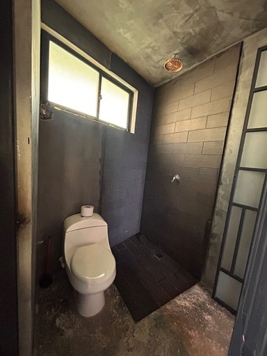 Bathroom 4, Cerro Tusa Springs, Venecia