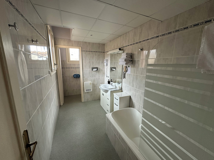 Bathroom 3, Chiffre, Tarn