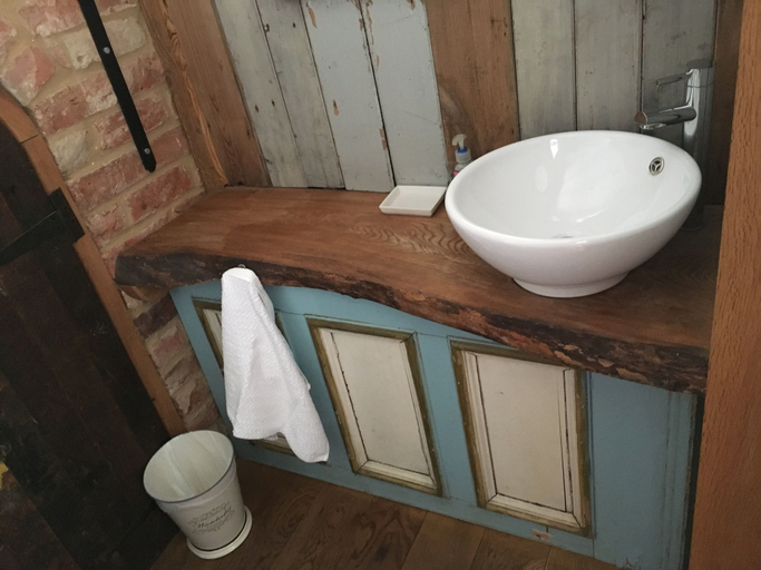 Bathroom 3, Horizon Barn, Lincolnshire