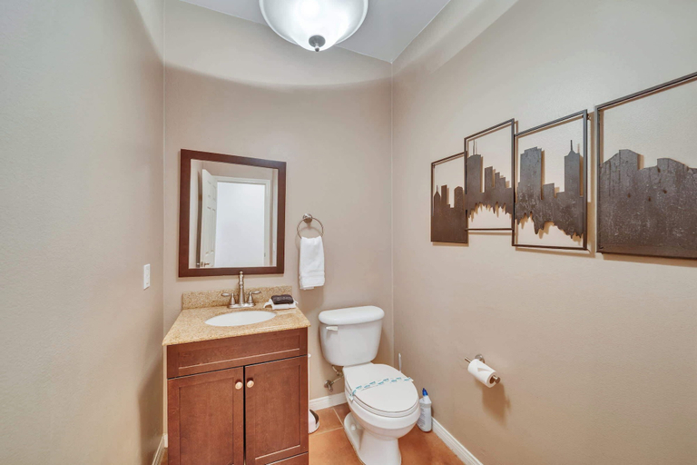 Bathroom 3, Spacious Golf Course Retreat - w/ Modern Kitchen, San Bernardino