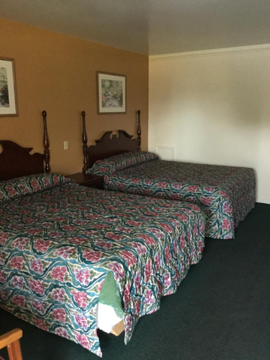 Bedroom 2, Deluxe Inn, Licking