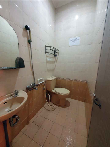 Bathroom 5, Hotel Sinar Khatulistiwa, Singkawang