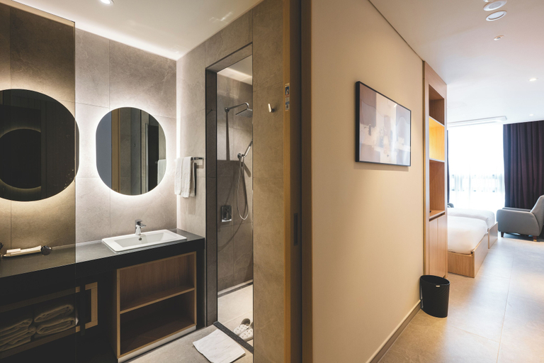 Bathroom 5, Sunset Hotel, Haeundae